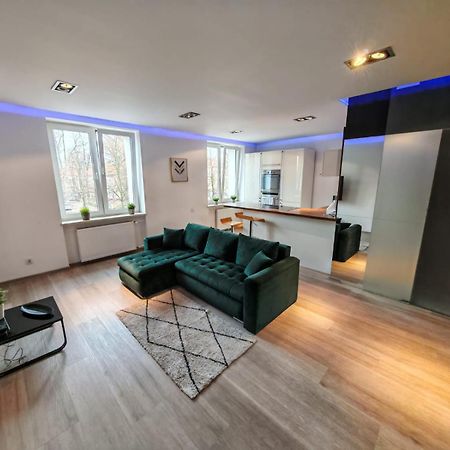 Nowoczesny Apartament III Al. Nmp Čenstochová Exteriér fotografie