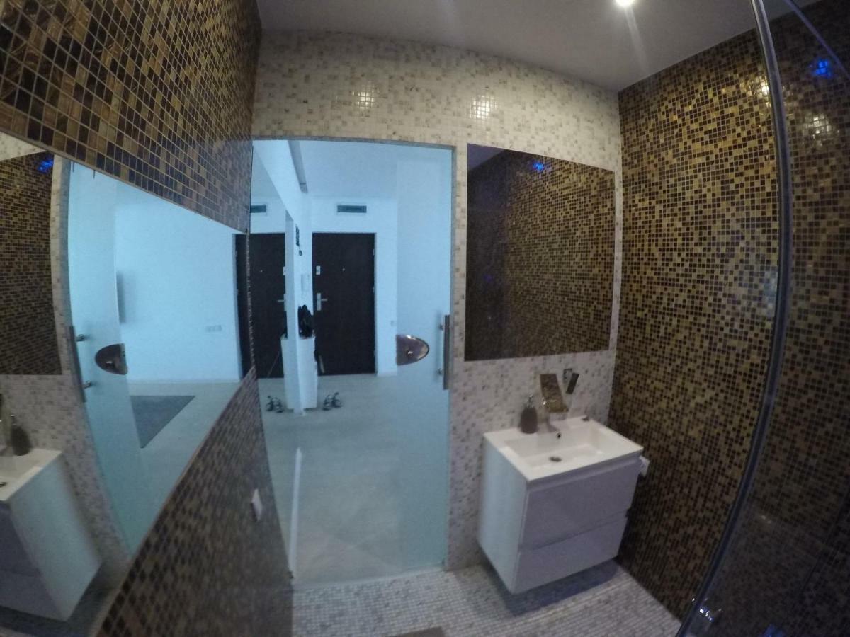 Nowoczesny Apartament III Al. Nmp Čenstochová Exteriér fotografie
