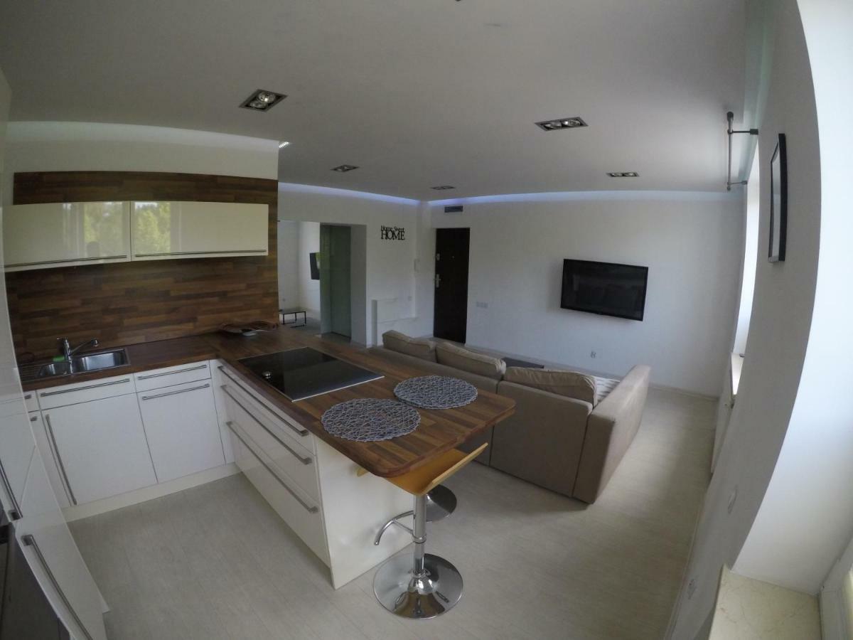 Nowoczesny Apartament III Al. Nmp Čenstochová Exteriér fotografie