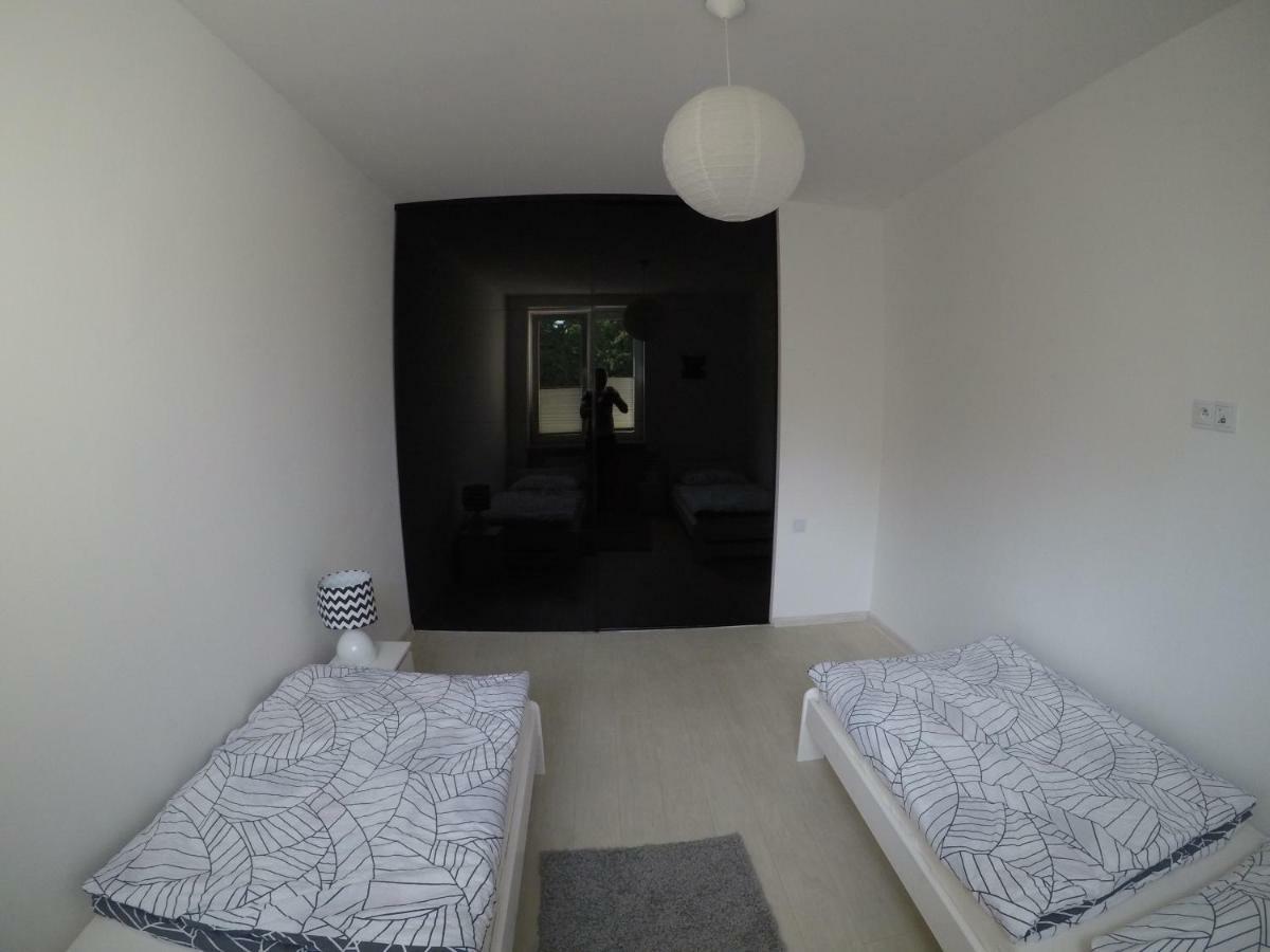 Nowoczesny Apartament III Al. Nmp Čenstochová Exteriér fotografie