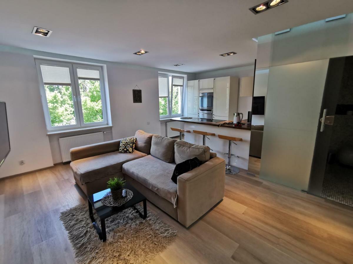 Nowoczesny Apartament III Al. Nmp Čenstochová Exteriér fotografie
