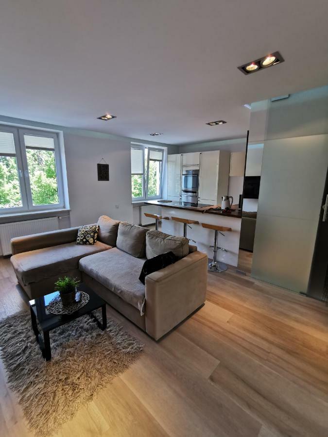 Nowoczesny Apartament III Al. Nmp Čenstochová Exteriér fotografie